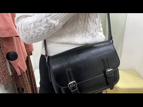 ❤️ Offentlig onani af ung kælling FeralBerry med en dildo i prøverummet Fucking video at da.hentaisaturn.ru