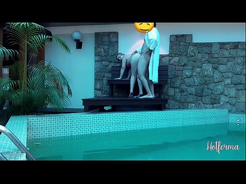 ❤️ Chef inviterer stuepige til poolen, men kunne ikke modstå en hot Fucking video at da.hentaisaturn.ru
